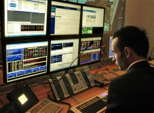 Indicii asiatici Nikkei 225 şi Hang Seng erau în urcare